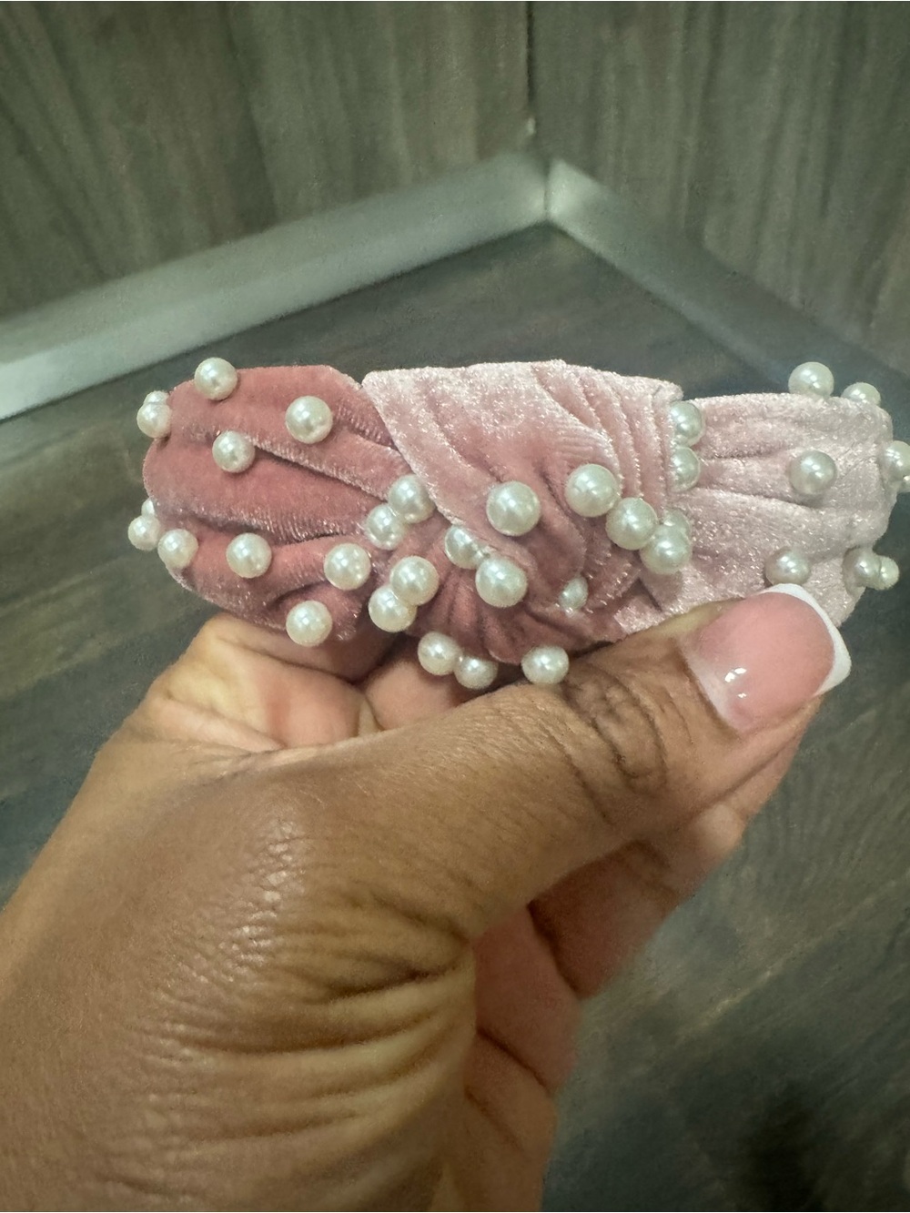 Pearl-Embellished Pink Velvet Knotted Headband - Picture 5 of 5